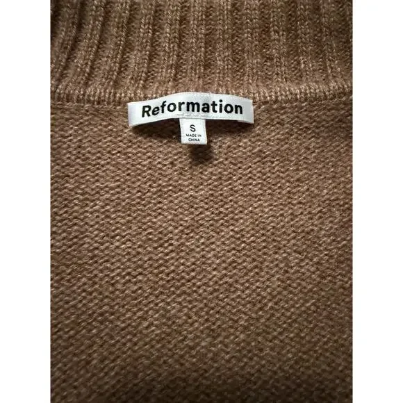 Reformation Beckie Cashmere Collared V Neck Sweater in Panko Camel Beige Tan - Picture 8 of 11